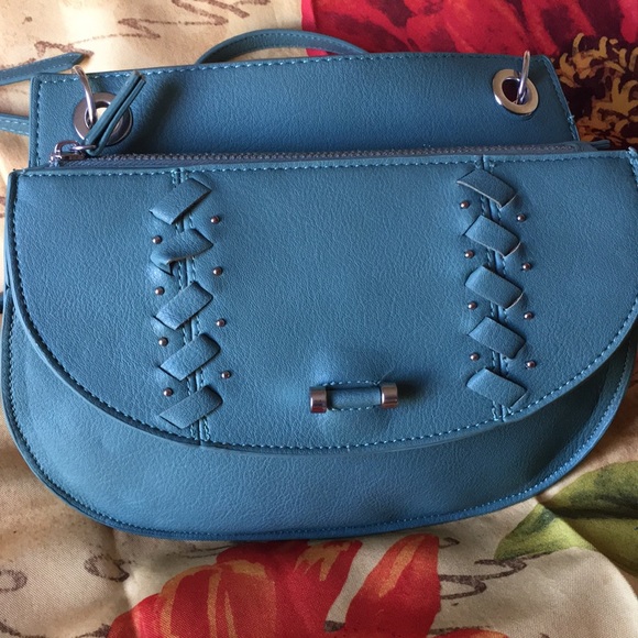 Danielle Nicole crossbody - Picture 3 of 10